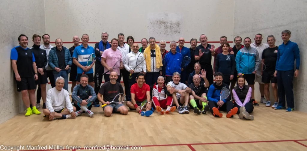 Die teilnehmenden Squashmasters im 1. DSQV Senioren-Masters-Ranglistenturnier in Nürnberg – Bild: Manfred Müller
