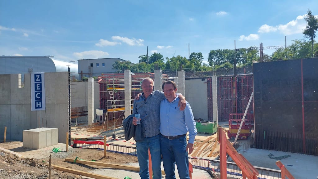 Günter und Thomas bei der Grundsteinlegung des Heinz-Steyer-Stadions