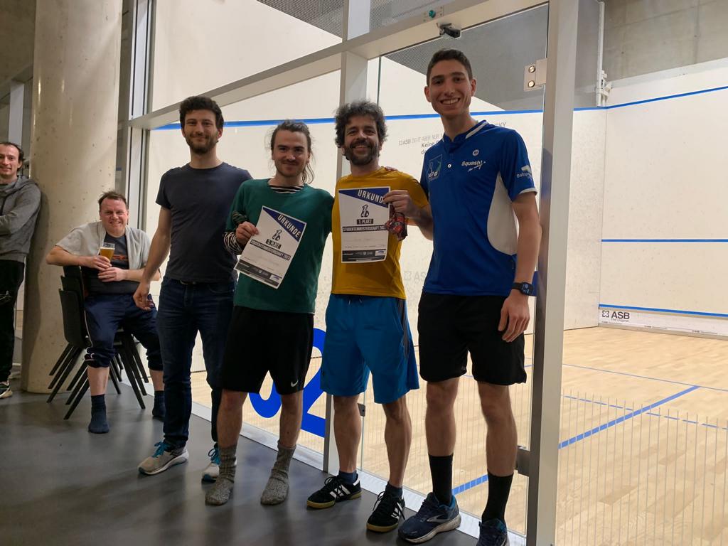Sieger der ersten Studentenmeisterschaft der Saison 2023, organisiert beim ersten Squash Club Dresden