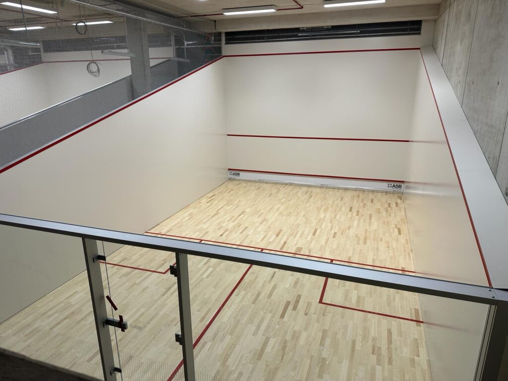 Squash Court im neuen Heinz-Steyer-Stadion im Sportpark Ostra